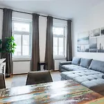 Cozy Apartment Steps Away From Subway Station