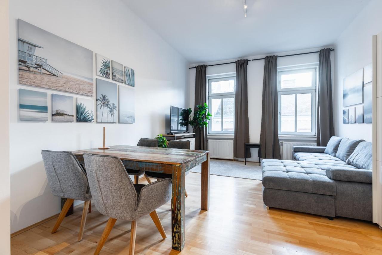 Cozy Steps Away From Subway Station Apartment Wien
